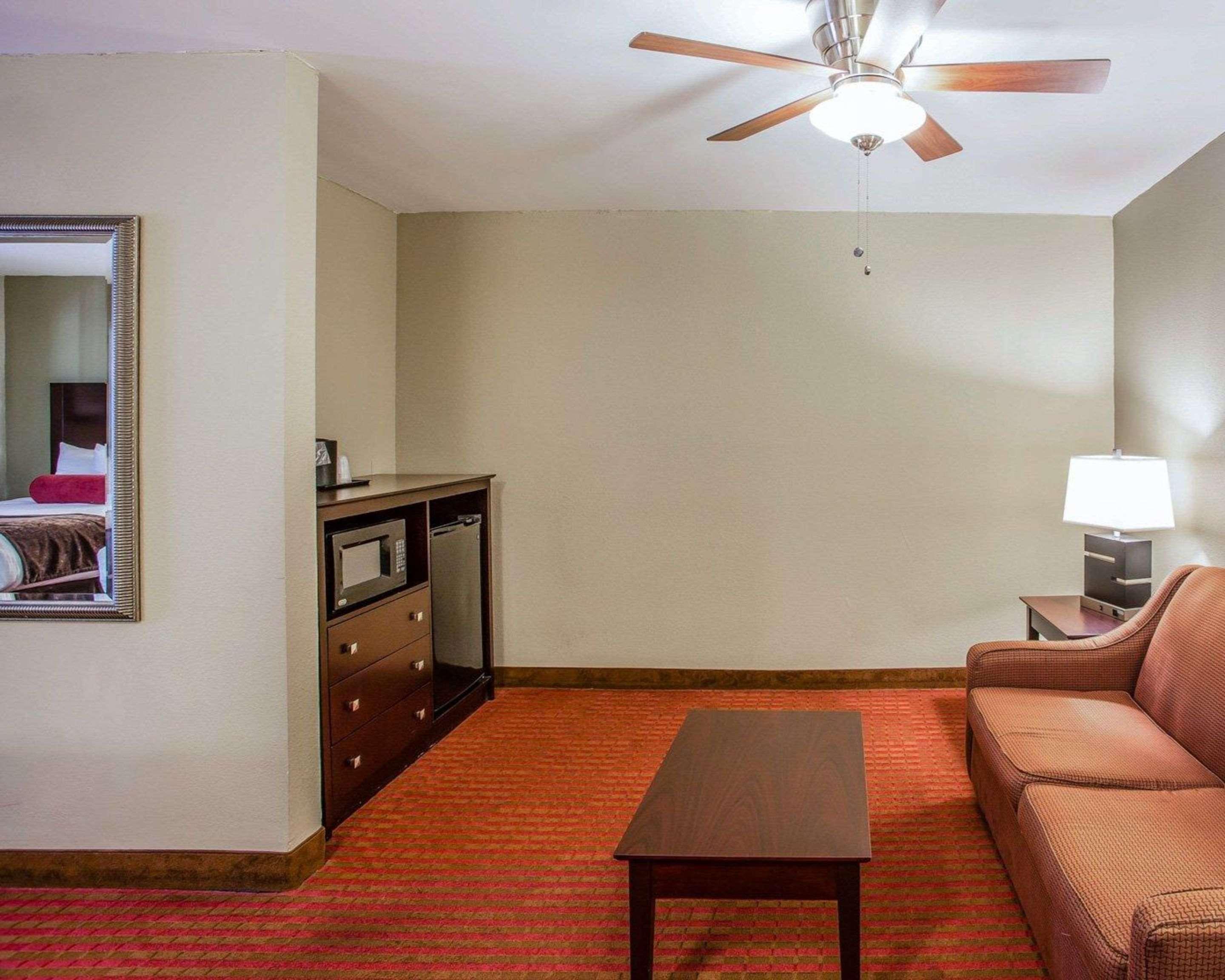 Quality Suites Nashville Airport Exterior foto